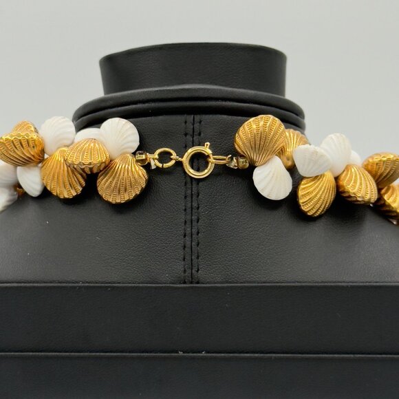 Vintage Double Twist Gold Tone White Plastic Sea Shell Beaded Necklace 20" - Picture 4 of 13